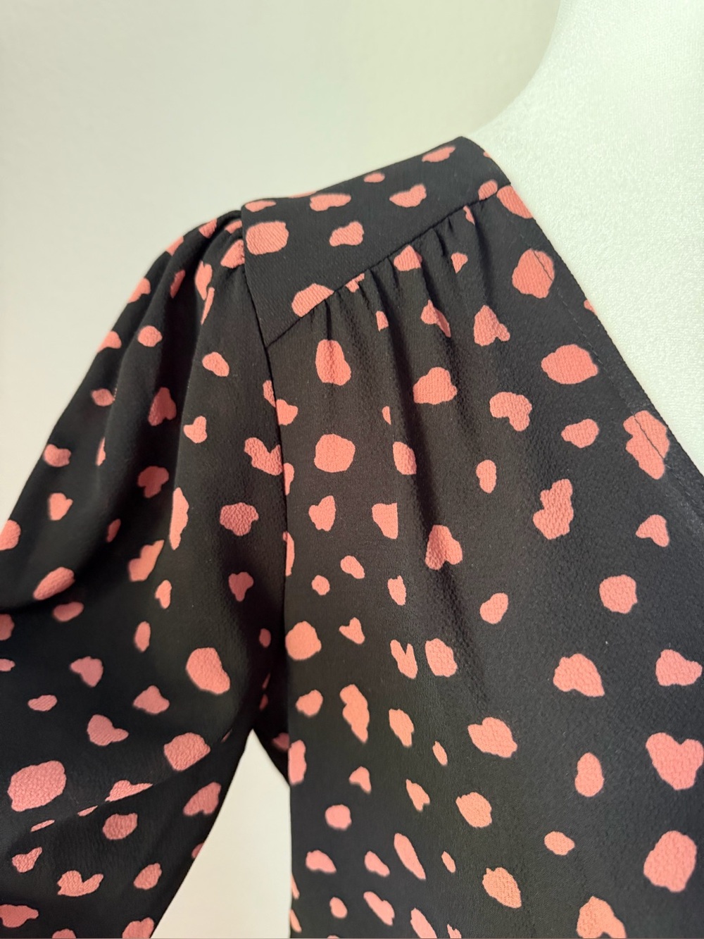 All In Favor Pink Black Abstract Spot Surplice Wrap Blouse Smocked Back S/M - Picture 3 of 10